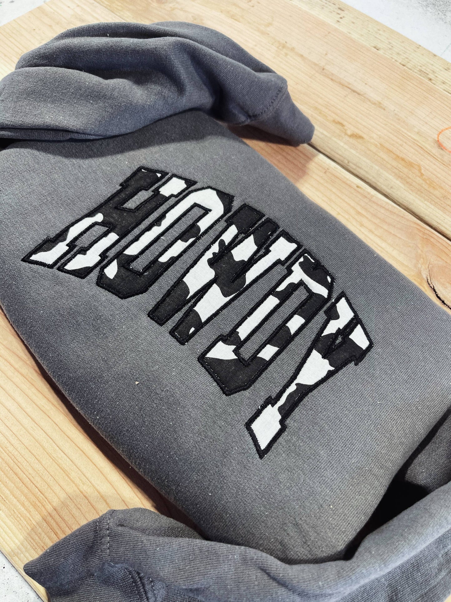 Howdy | Embroidered Sweatshirt